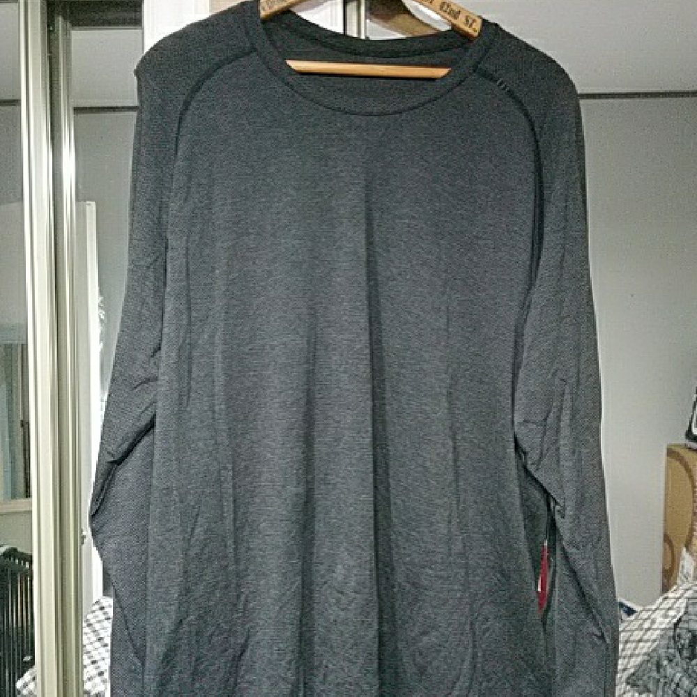Lululemon Charcoal Gray Long Sleeve Tee with Soft Fabric and Relaxed Fit